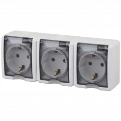 Розетка 3-м ОП Эра Эксперт 11-2406-01 16А IP54 16AX 250В 3х2P+E защ. шторки бел. Эра Б0020722