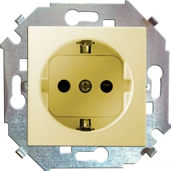 Розетка 1-м СП Simon 15 16А IP20 250В с заземл. Schuko защ. шторки винтов. клеммы механизм сл. кость