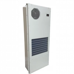 Кондиционер для установки в уличный шкаф, холодопроизводительность 5000Вт, со встроенным электрическим калорифером, 220В переменного тока