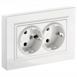 Розетка 2-м СП BRITE РСш12-3-БрБ 16А в сборе с заземл. защ. шторки бел. IEK BR-R24-16-K01-F