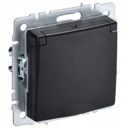 Розетка BRITE РСбш10-3-44-БрЧ 16А IP44 с заземл. защ. шторки с крышкой черн. IEK BR-R16-16-44-K02