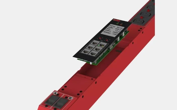 Блок розеток интеллектуальный: iPDU-7022: ZeroUnit, 400V, 16А, in IEC60309 3P+N+E, out (6) C19; (18) C13 с фиксацией